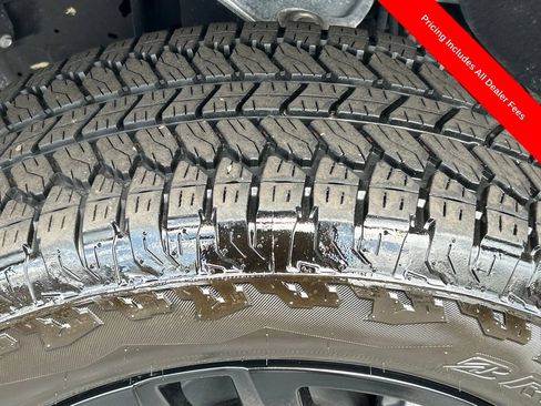 Used 2025 Chevrolet Silverado 1500 LT Trail Boss w/ Convenience Package II AWD/4WD image 27