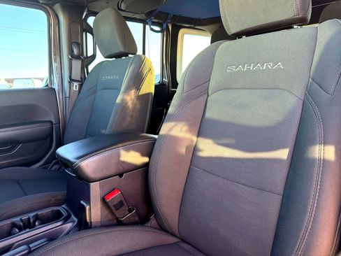 Used 2021 Jeep Wrangler Unlimited Sahara image 15