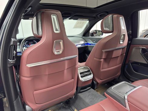 Used 2023 BMW 760i xDrive AWD/4WD image 46