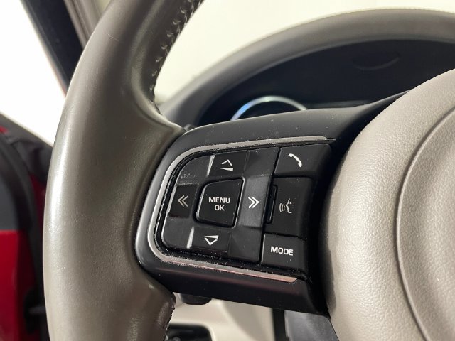 Used 2016 Jaguar XF Premium RWD image 13