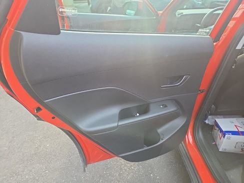 Used 2025 Hyundai Kona SE image 9