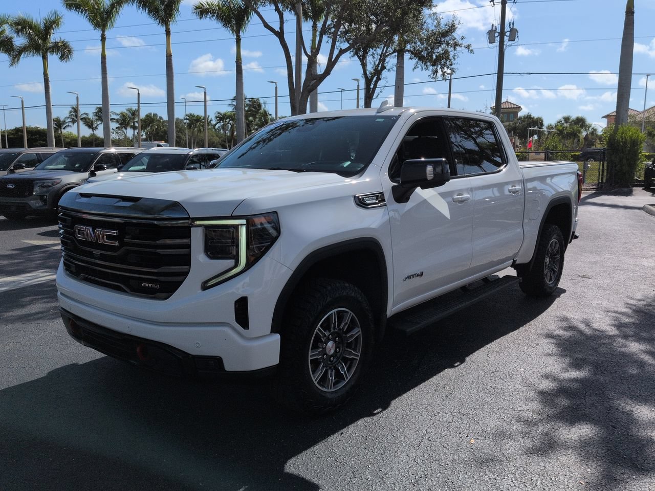 Used 2024 GMC Sierra 1500 AT4 w/ Technology Package AWD/4WD image 8