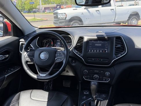 Used 2021 Jeep Cherokee Latitude Plus w/ Sun & Sound Group AWD/4WD image 26