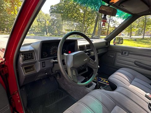 Used 1988 Toyota Pickup 4x4 Regular Cab image 23
