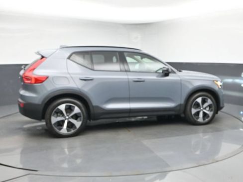 Used 2023 Volvo XC40 B5 Plus w/ Protection Package Premier AWD/4WD image 9
