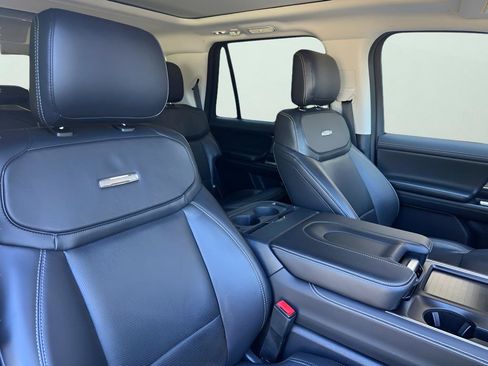 Used 2025 Ford Expedition Platinum AWD/4WD image 12