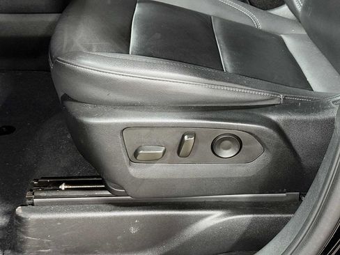 Used 2023 Chevrolet Suburban LT w/ Luxury Package image 25