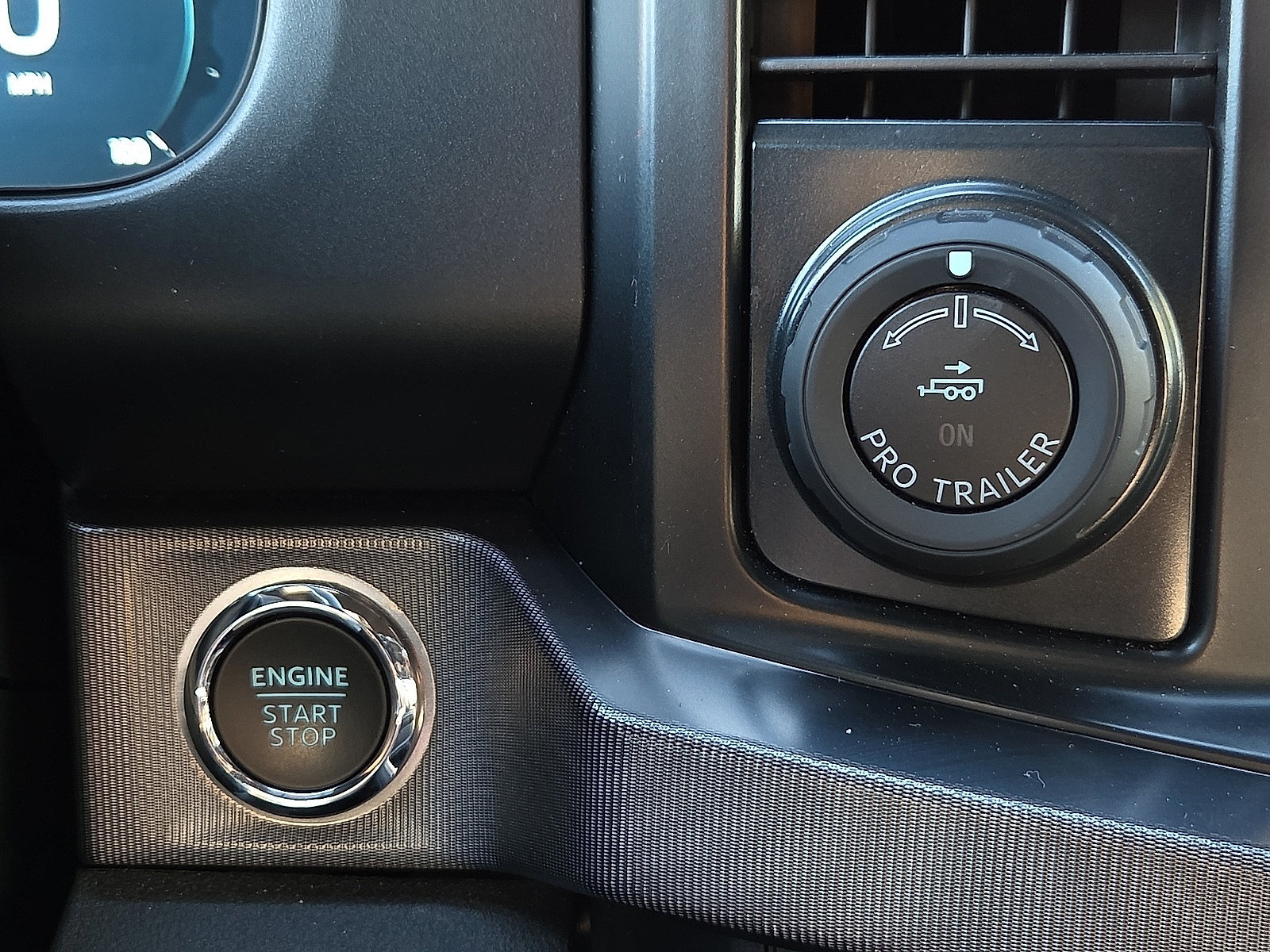 Certified 2025 Ford F250 Platinum AWD/4WD image 22