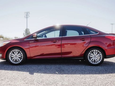 Used 2015 Ford Focus Titanium image 9