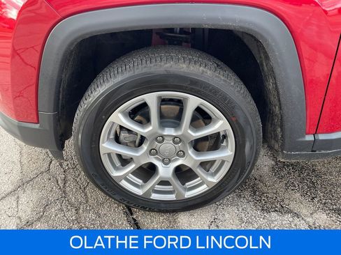 Used 2024 Jeep Compass Latitude w/ Sun and Sound Group image 29