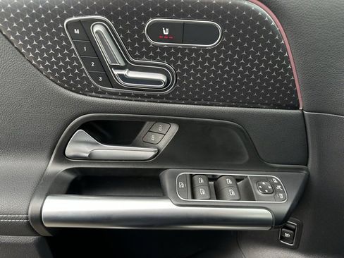 Used 2025 Mercedes-Benz GLA 250 4MATIC image 16