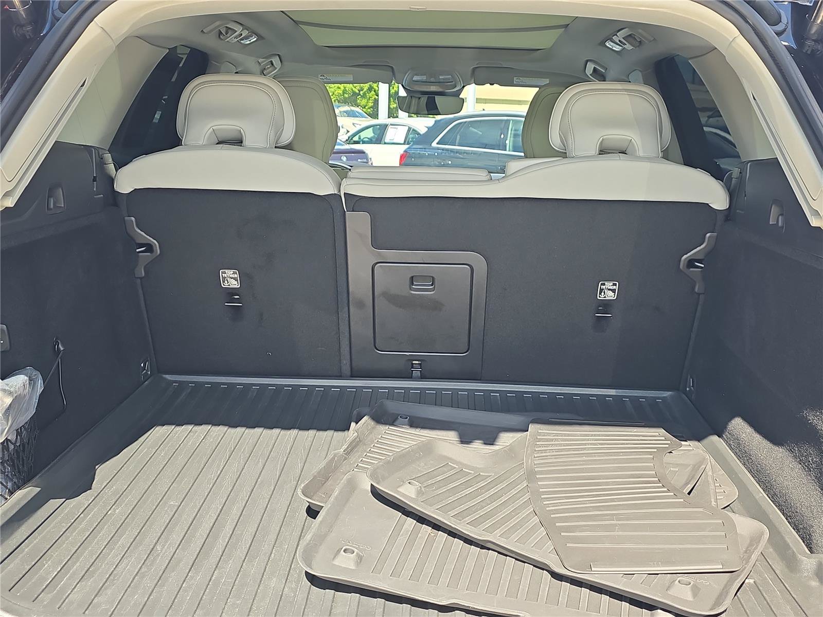 Used 2024 Volvo XC60 B5 Ultimate w/ Protection Package Premier AWD/4WD image 9
