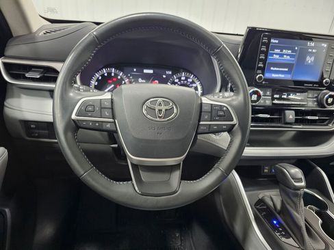 Used 2022 Toyota Highlander XLE image 16