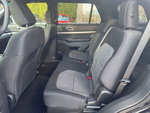 Used 2018 Ford Explorer XLT image 39