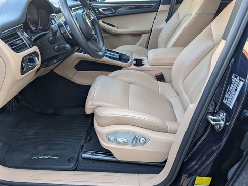 Certified 2023 Porsche Macan image 24