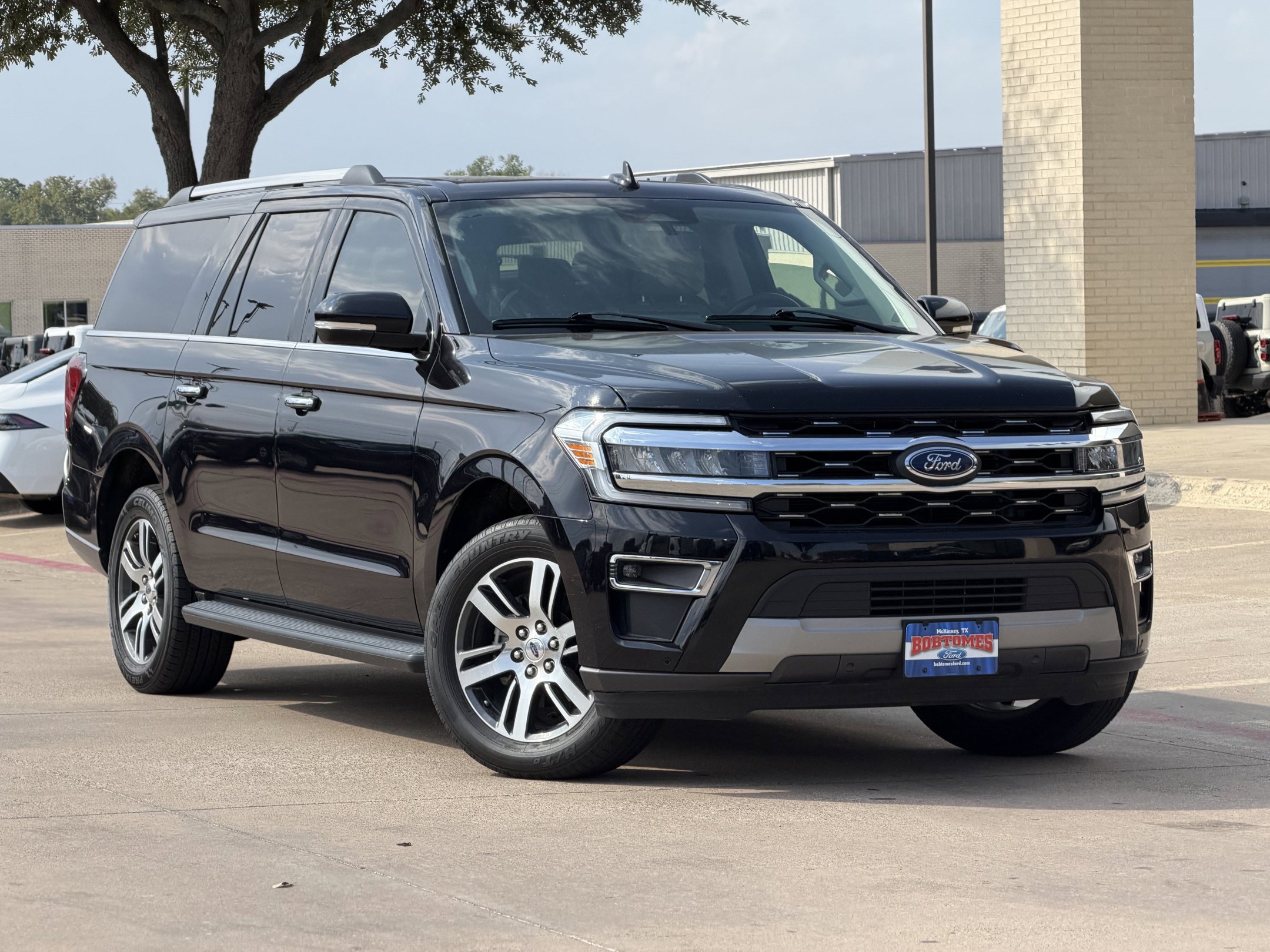 Used 2024 Ford Expedition Max Limited RWD image 2