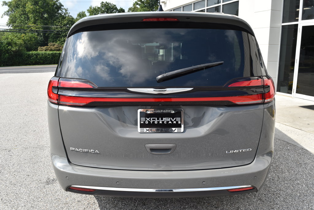 Used 2023 Chrysler Pacifica Limited FWD image 6
