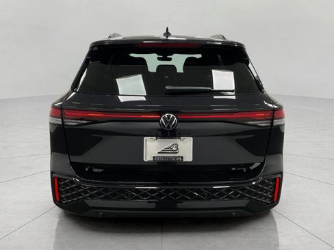 New 2025 Volkswagen Tiguan SE R-Line image 4
