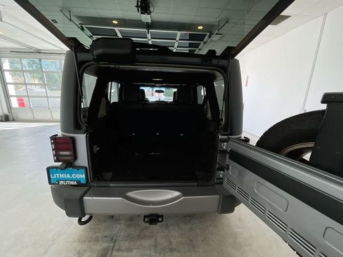 Used 2017 Jeep Wrangler Unlimited Sahara w/ Max Tow Package AWD/4WD image 23