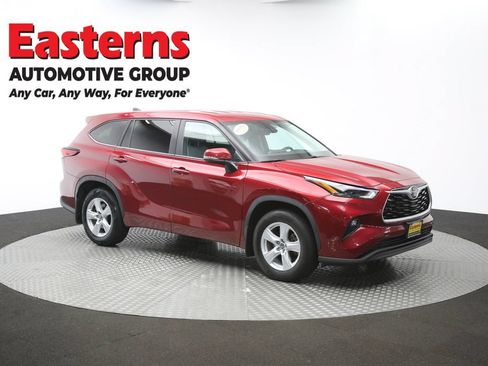 Used 2023 Toyota Highlander LE AWD/4WD image 49