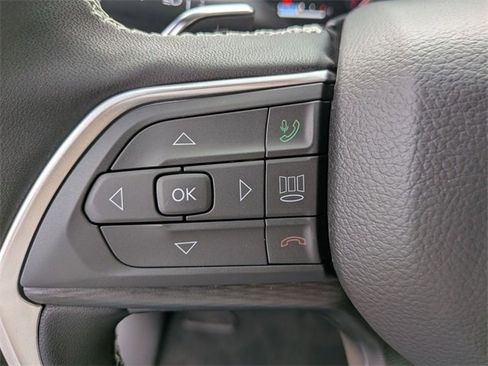 New 2025 Jeep Grand Cherokee Altitude image 19