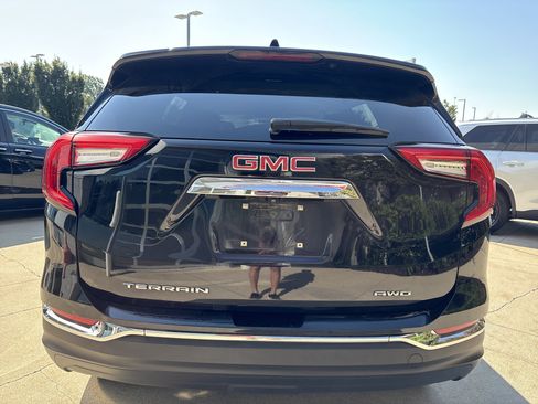 Used 2024 GMC Terrain SLT AWD/4WD image 8