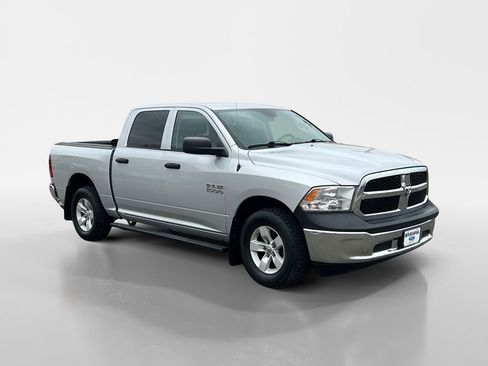 Used 2016 RAM 1500 ST w/ SXT Appearance Group image 4