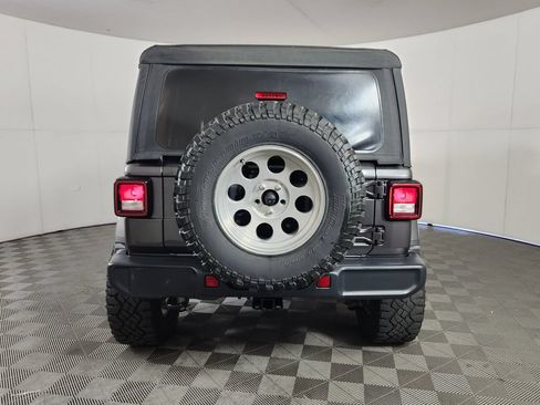 Used 2019 Jeep Wrangler Unlimited Sahara w/ Cold Weather Group AWD/4WD image 6