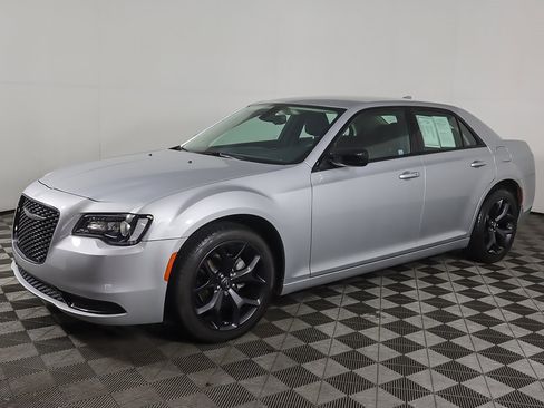 Used 2023 Chrysler 300 Touring w/ Sport Appearance Package image 5