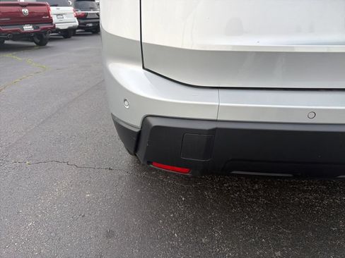 Used 2024 Nissan Rogue S FWD image 9