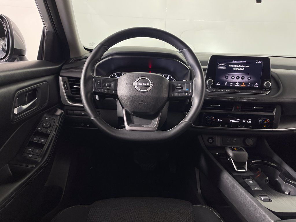 Used 2025 Nissan Rogue SV FWD image 15