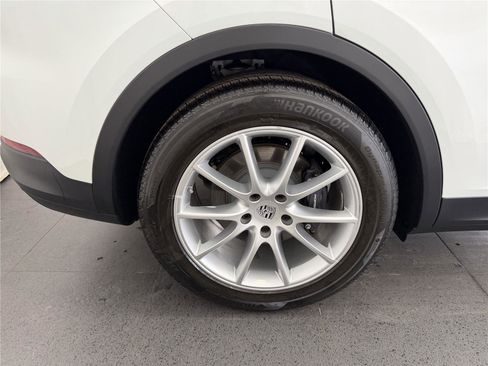 Certified 2024 Porsche Cayenne image 12