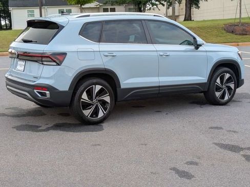 Used 2025 Volkswagen Taos SE AWD/4WD image 4