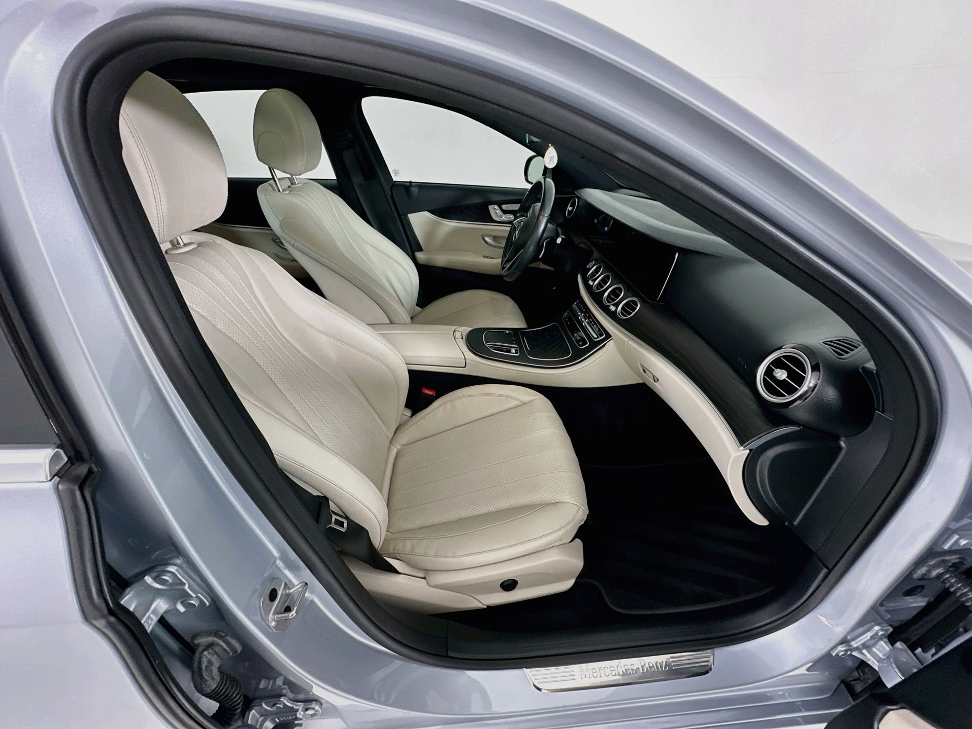 Used 2021 Mercedes-Benz E 450 4MATIC Sedan image 32