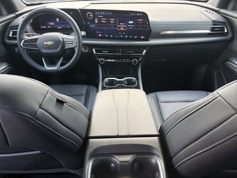 Used 2025 Chevrolet Traverse LT AWD/4WD image 4