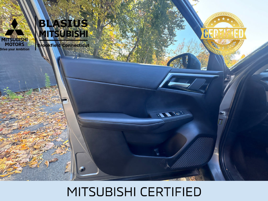Used 2023 Mitsubishi Outlander 4WD Plug-In Hybrid image 16