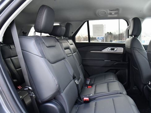 Used 2026 Ford Explorer Active w/ Active Comfort Package image 17