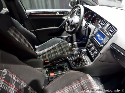 Used 2017 Volkswagen GTI Sport image 28