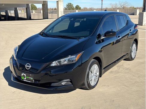 Used 2025 Nissan Leaf S image 3
