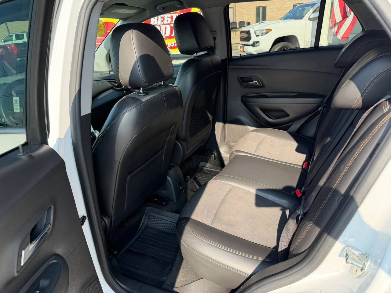 Used 2018 Chevrolet Trax LT w/ LT Convenience Package AWD/4WD image 18