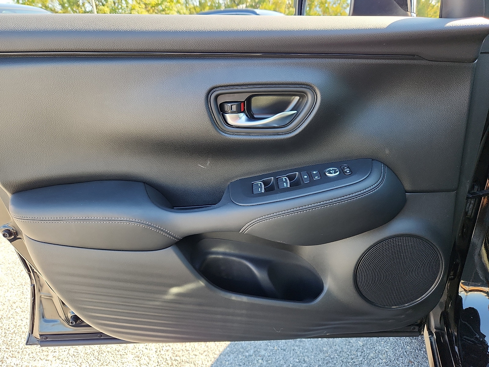 Used 2025 Honda HR-V EX-L image 12