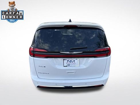 Used 2024 Chrysler Pacifica Touring-L FWD image 6