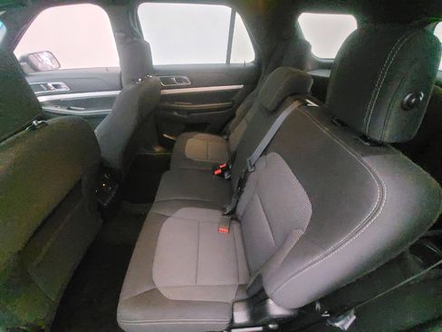 Used 2017 Ford Explorer XLT image 18