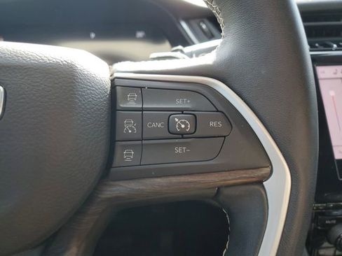 Used 2022 Jeep Grand Cherokee Limited w/ Luxury Tech Group II image 29