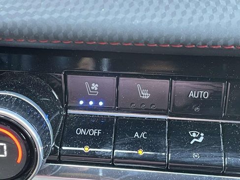 Used 2025 Chevrolet Equinox RS w/ Safety and Technology Package FWD image 17