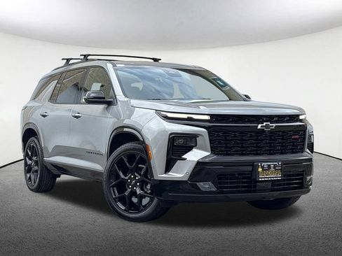 Used 2025 Chevrolet Traverse RS AWD/4WD image 2