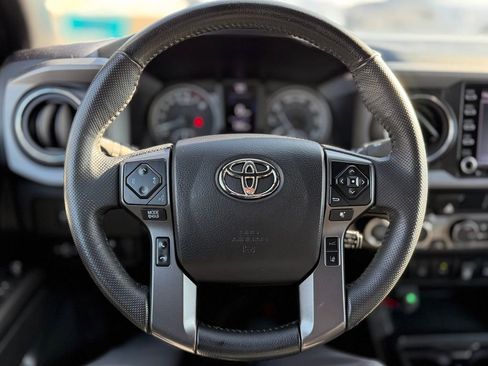 Used 2022 Toyota Tacoma TRD Off-Road w/ Technology Package image 7
