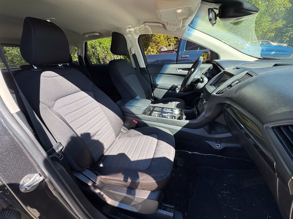 Used 2020 Ford Edge SE FWD image 15