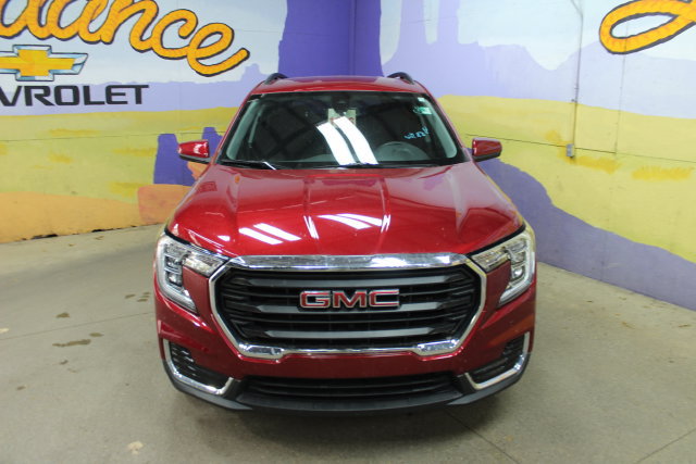Used 2024 GMC Terrain SLE w/ Driver Convenience Package AWD/4WD image 3