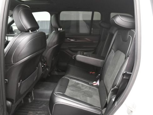 Used 2025 Jeep Grand Cherokee Altitude RWD image 25